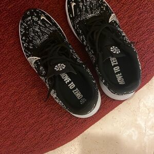 Nike Black and White Patterned Shoes Size 7 fits size 6